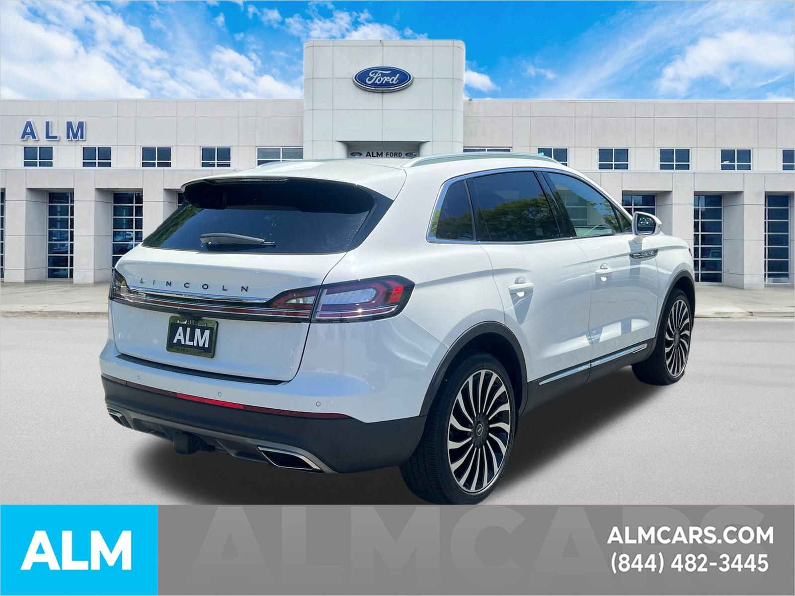 Used 2023 Lincoln Nautilus Black Label w/ Class II Trailer Tow Package AWD/4WD image 5
