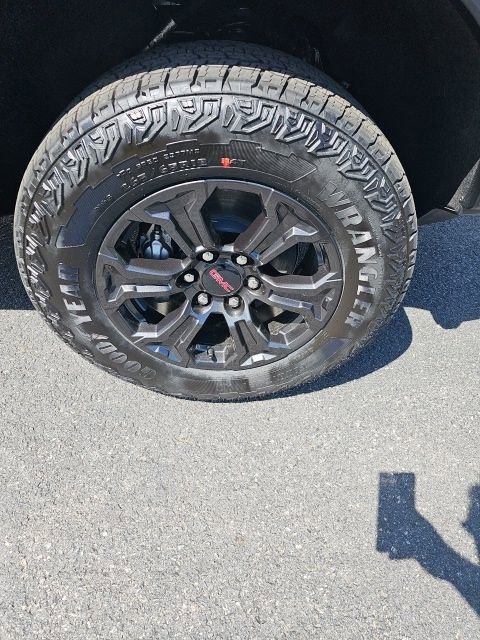 New 2025 GMC Canyon Elevation w/ Convenience Package image 3