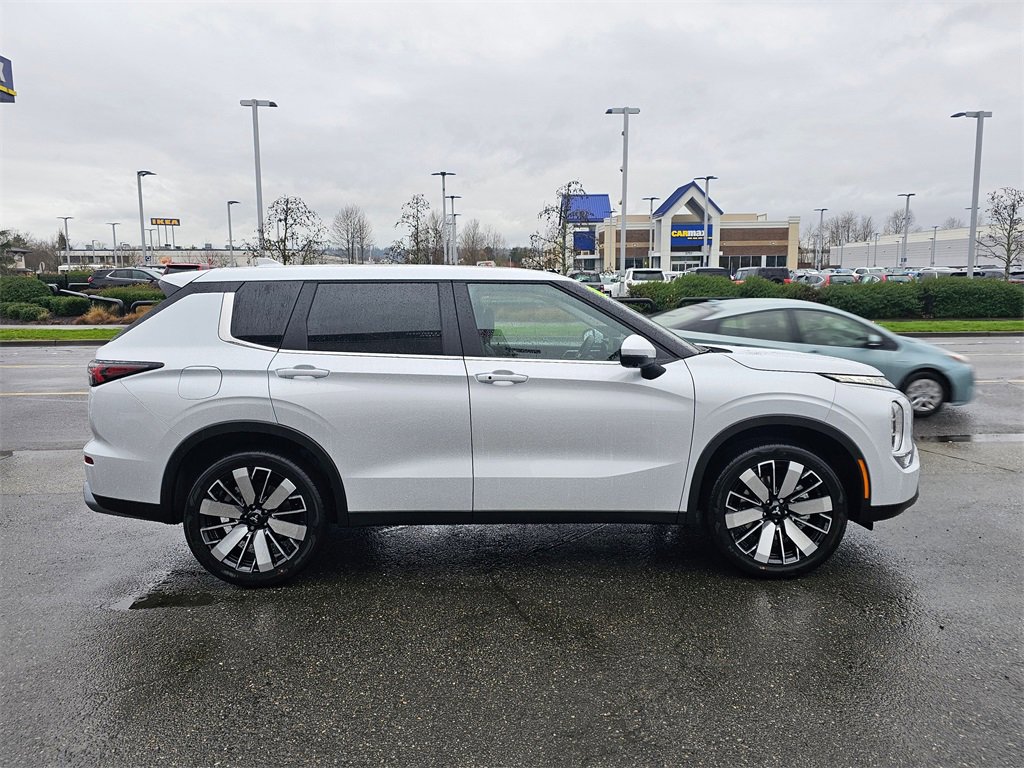 New 2026 Mitsubishi Outlander SE image 4