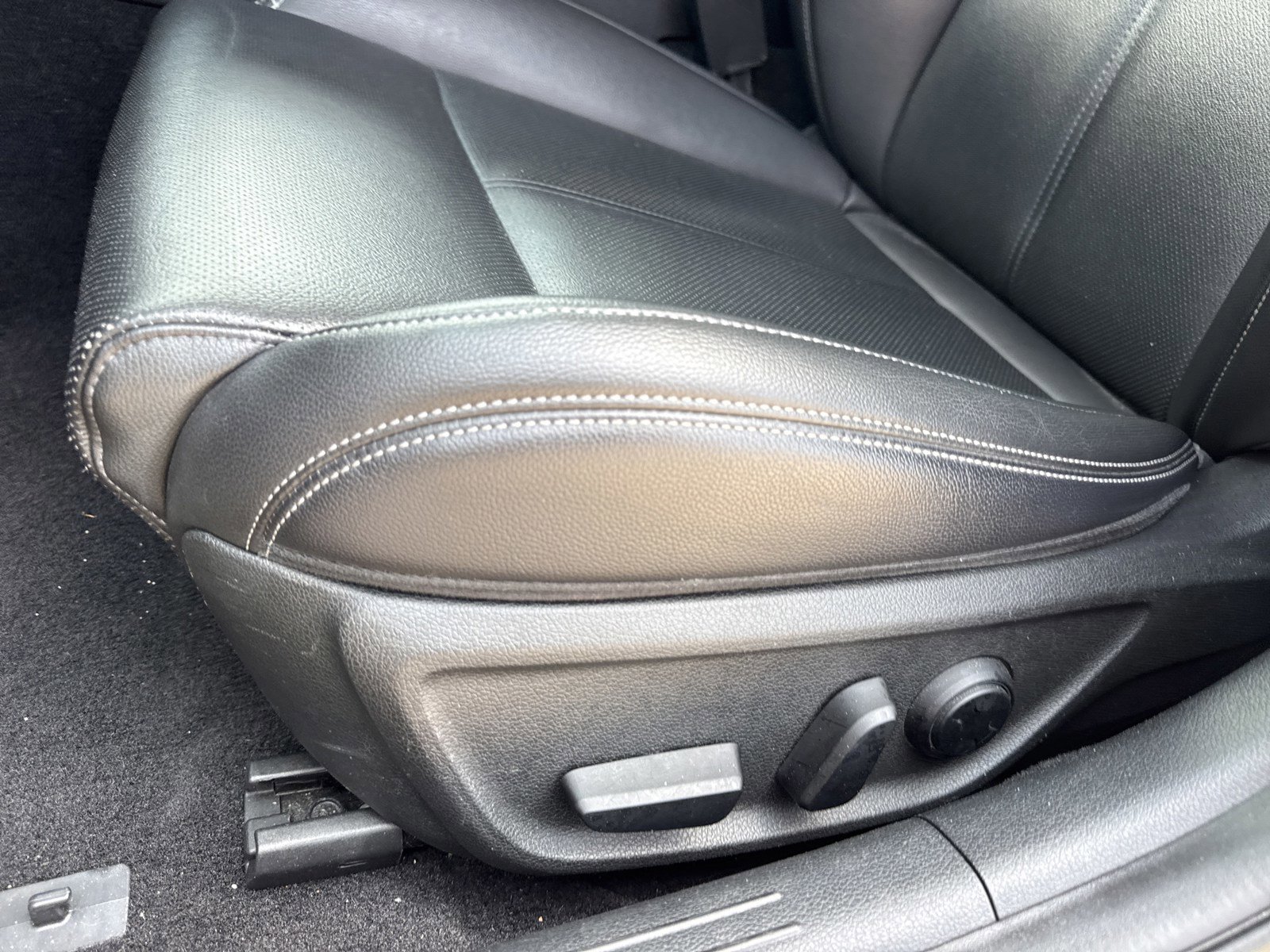 Used 2023 Genesis G70 2.0T RWD image 12