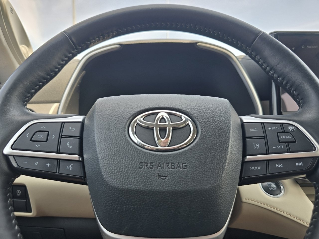 Certified 2024 Toyota Highlander Limited AWD/4WD image 29