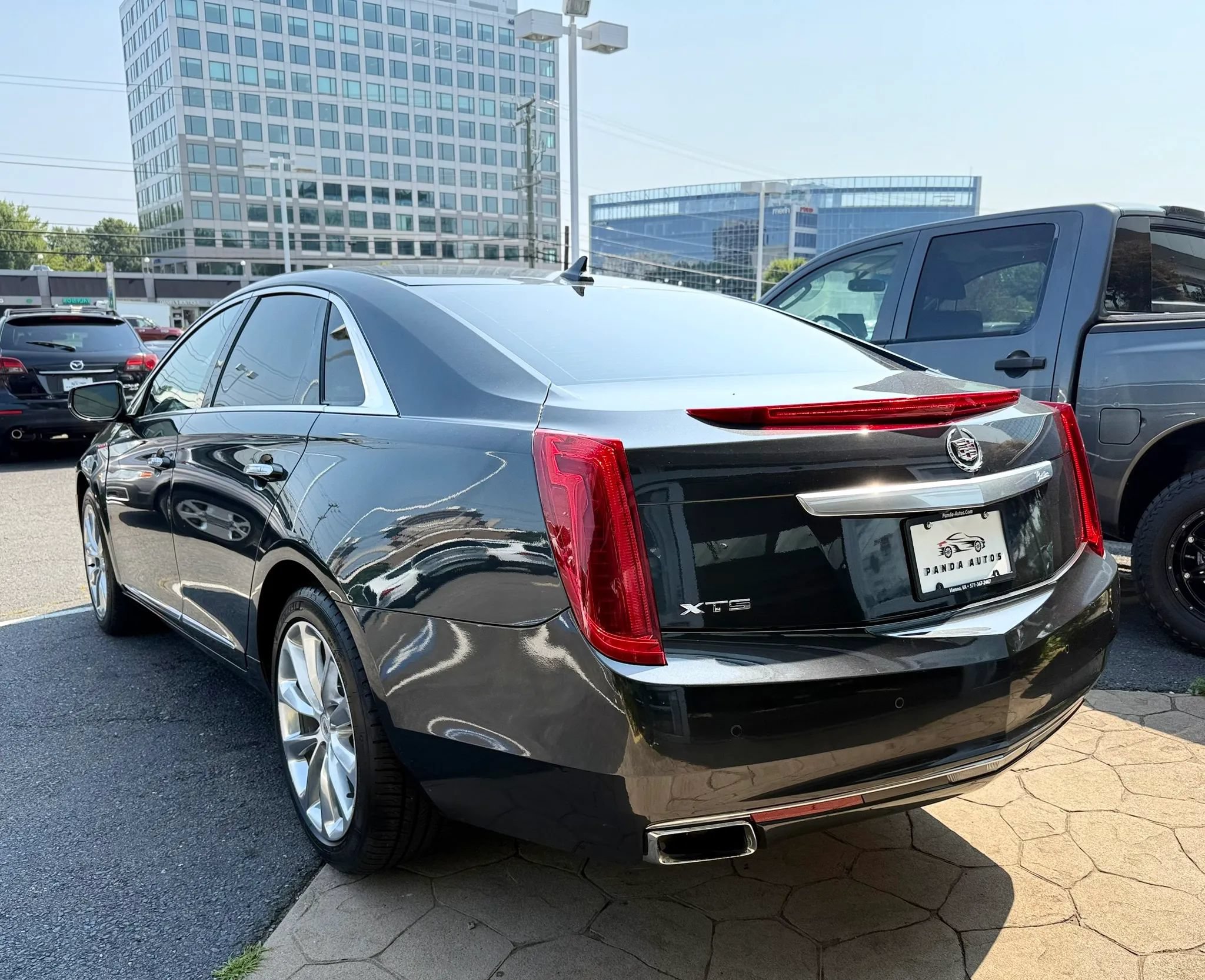 Used 2013 Cadillac XTS Luxury w/ Driver Awareness Package FWD image 5