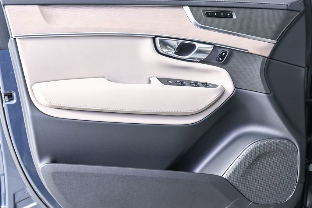 Certified 2025 Volvo XC90 B5 Core w/ Climate Package image 8