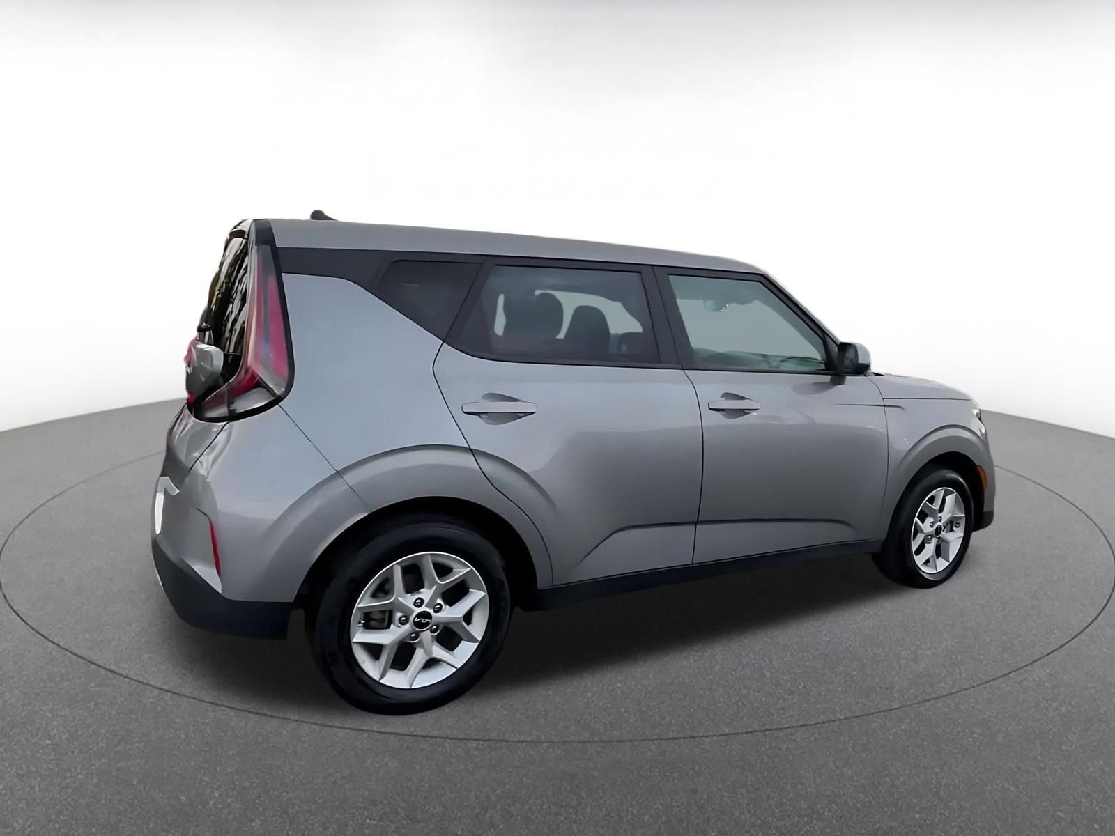 Used 2025 Kia Soul LX w/ LX Technology Package FWD image 14
