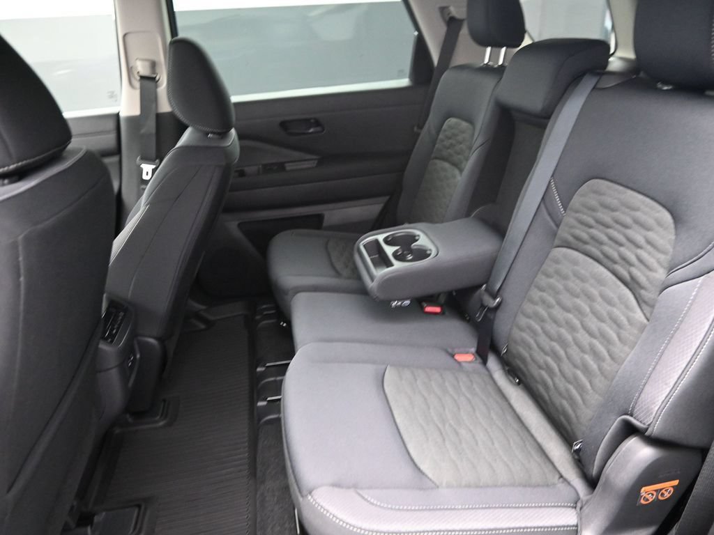 Certified 2026 Nissan Pathfinder SV w/ SV Premium Package FWD image 18