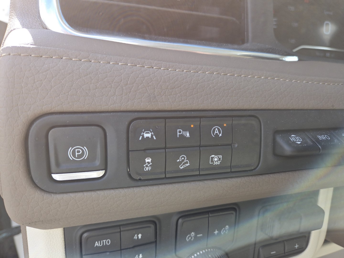 Used 2024 GMC Yukon Denali AWD/4WD image 12