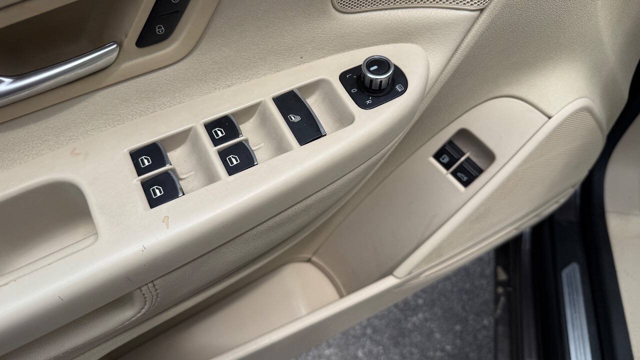 Used 2013 Volkswagen Eos Komfort FWD image 9