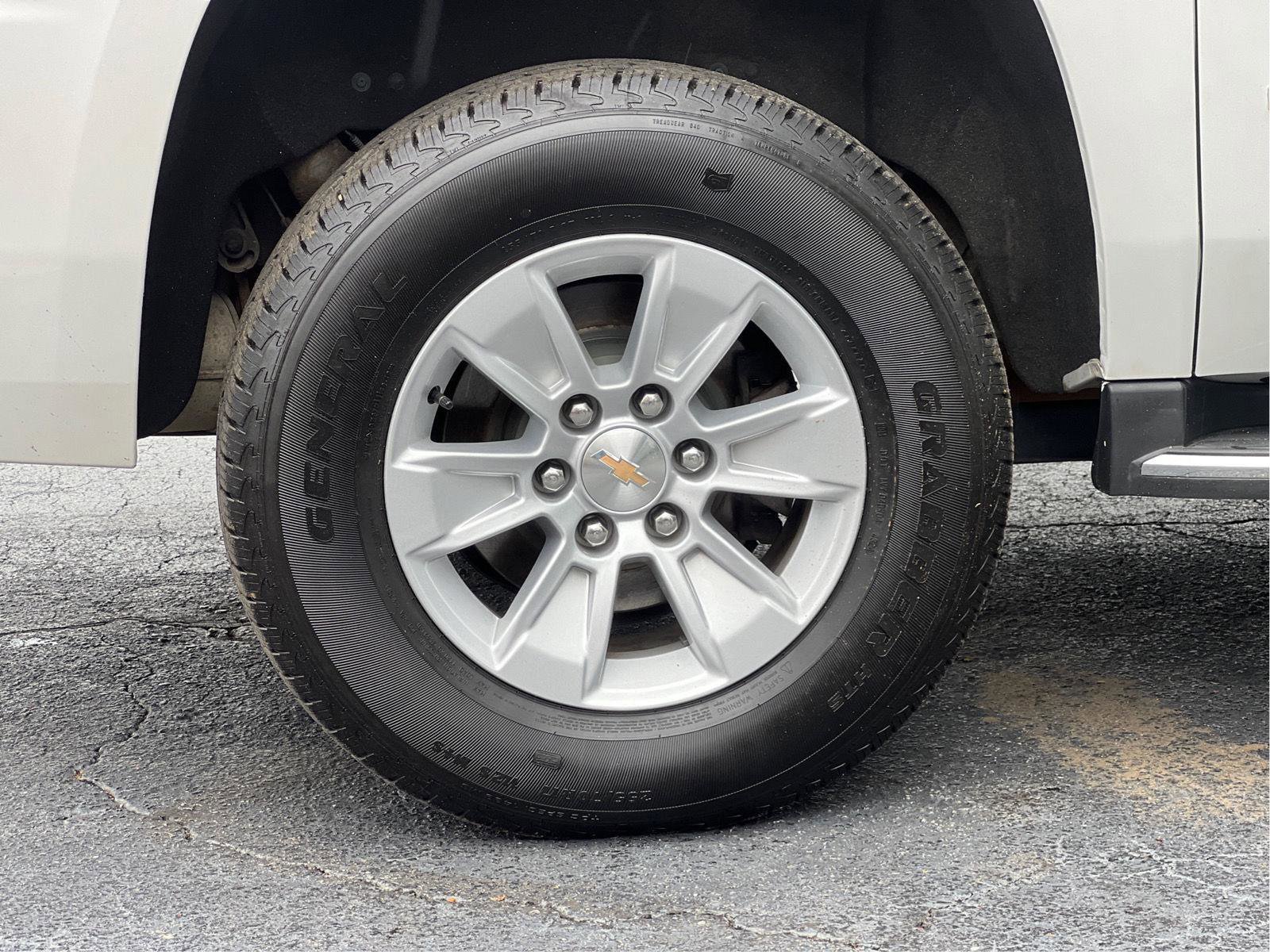 Used 2018 Chevrolet Suburban Premier AWD/4WD image 30