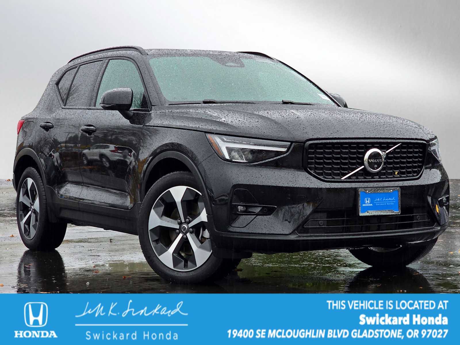 Used 2025 Volvo XC40 B5 Plus