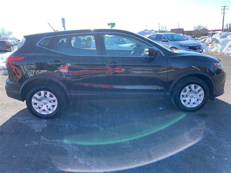 Used 2019 Nissan Rogue Sport S image 5