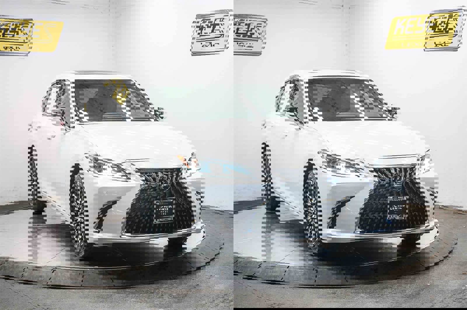 Used 2025 Lexus ES 300h w/ Premium Package image 5