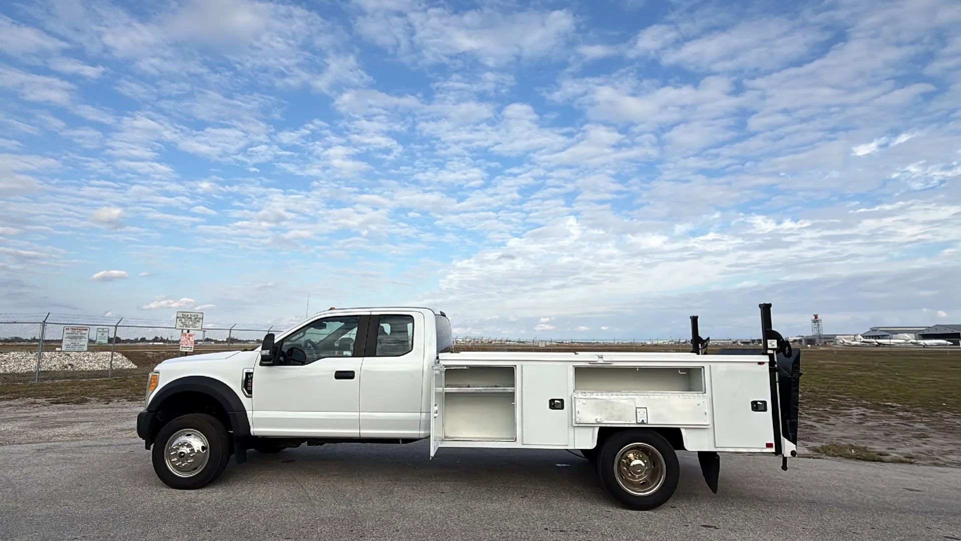 Used 2017 Ford F450 XL w/ Power Equipment Group image 8