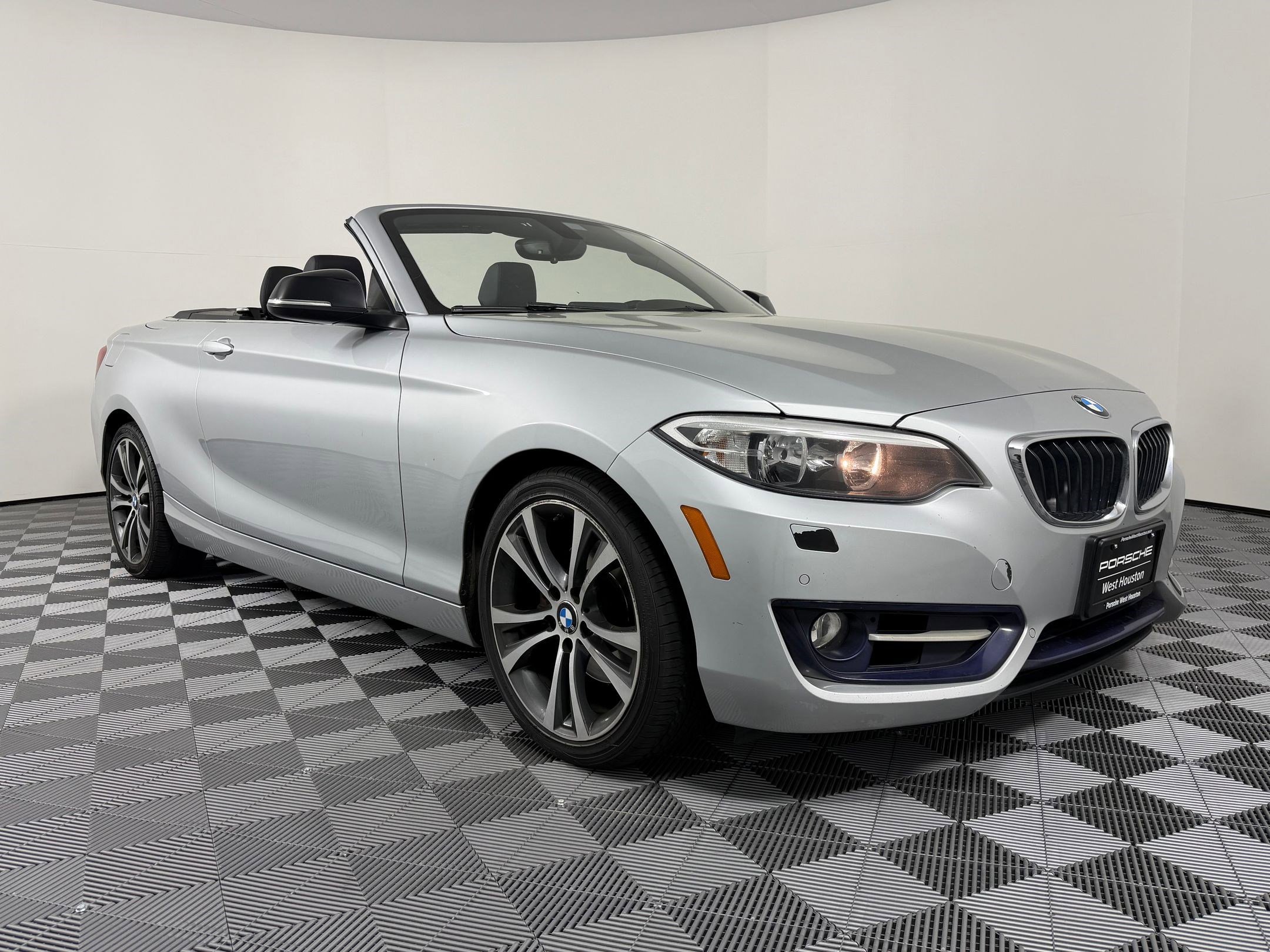Used 2015 BMW 228i xDrive Convertible image 7