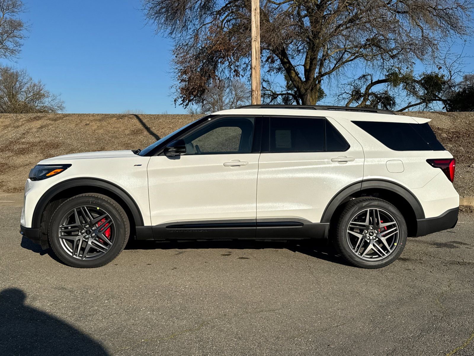 New 2026 Ford Explorer ST-Line w/ ST-Line Street Pack image 6
