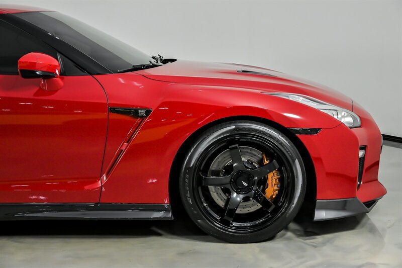 Used 2018 Nissan GT-R Premium AWD/4WD image 15