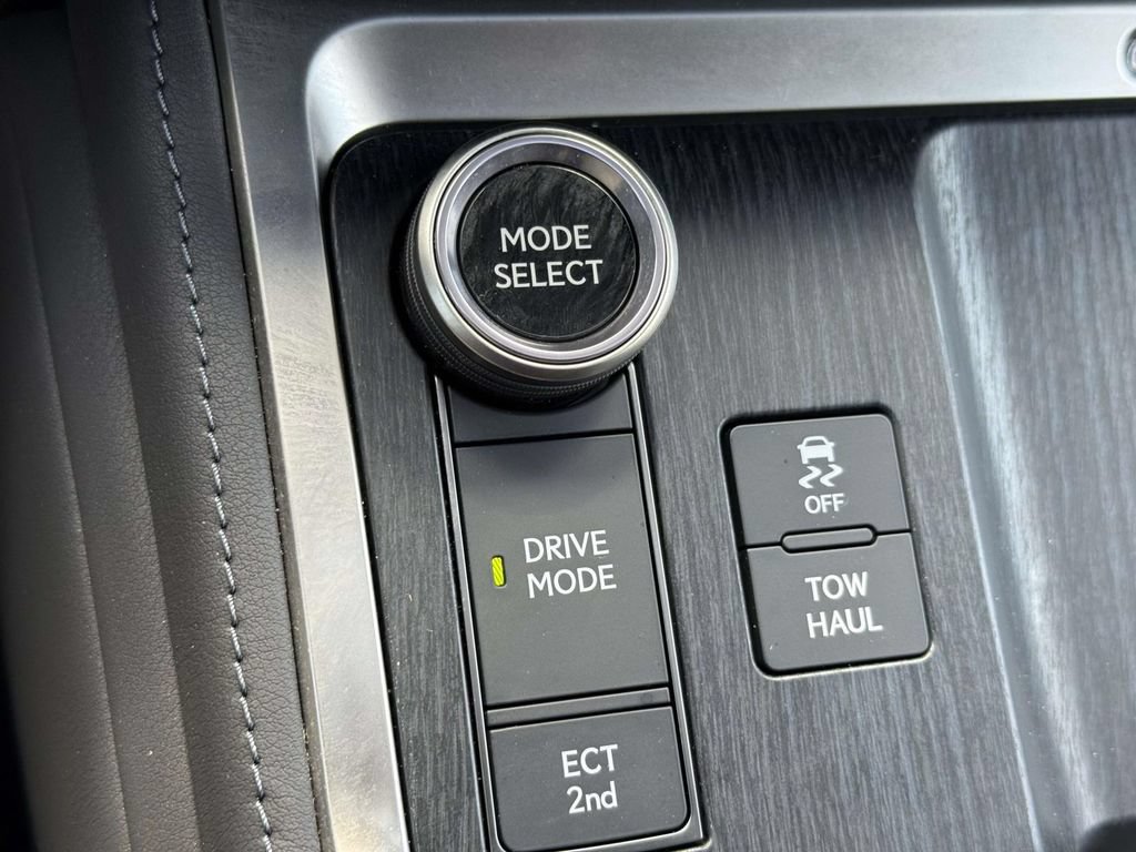 Used 2025 Lexus GX 550 w/ Accessory Package (2T) AWD/4WD image 26