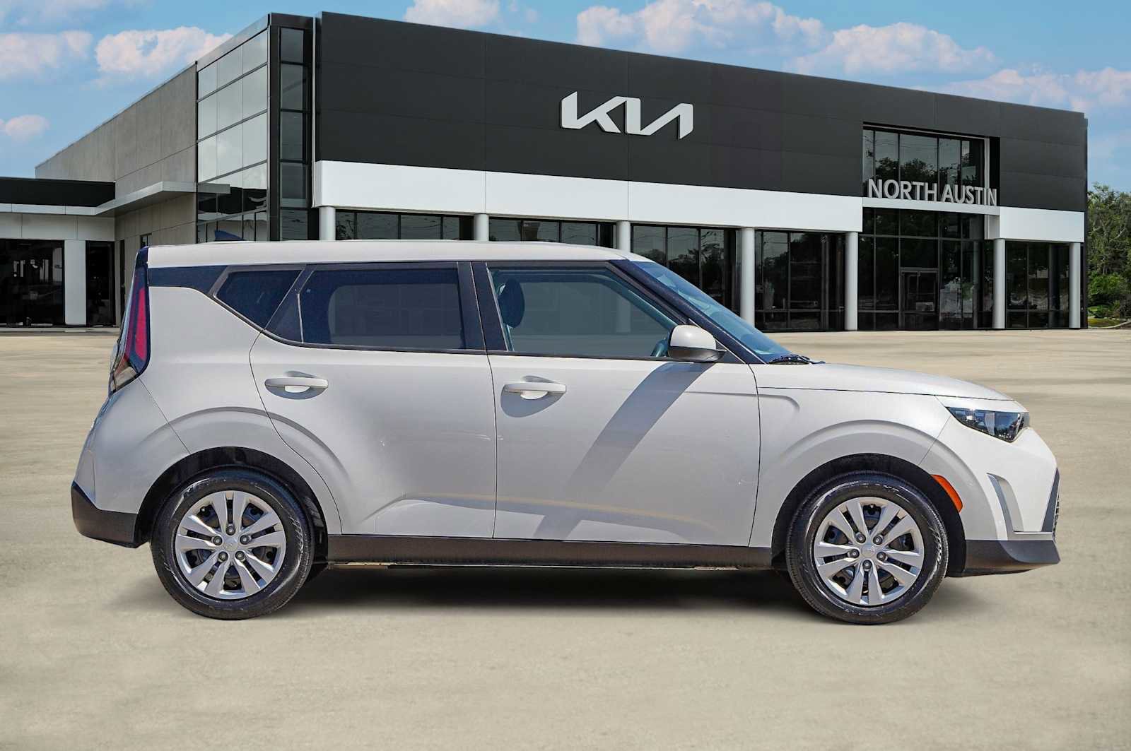 Used 2024 Kia Soul LX image 7