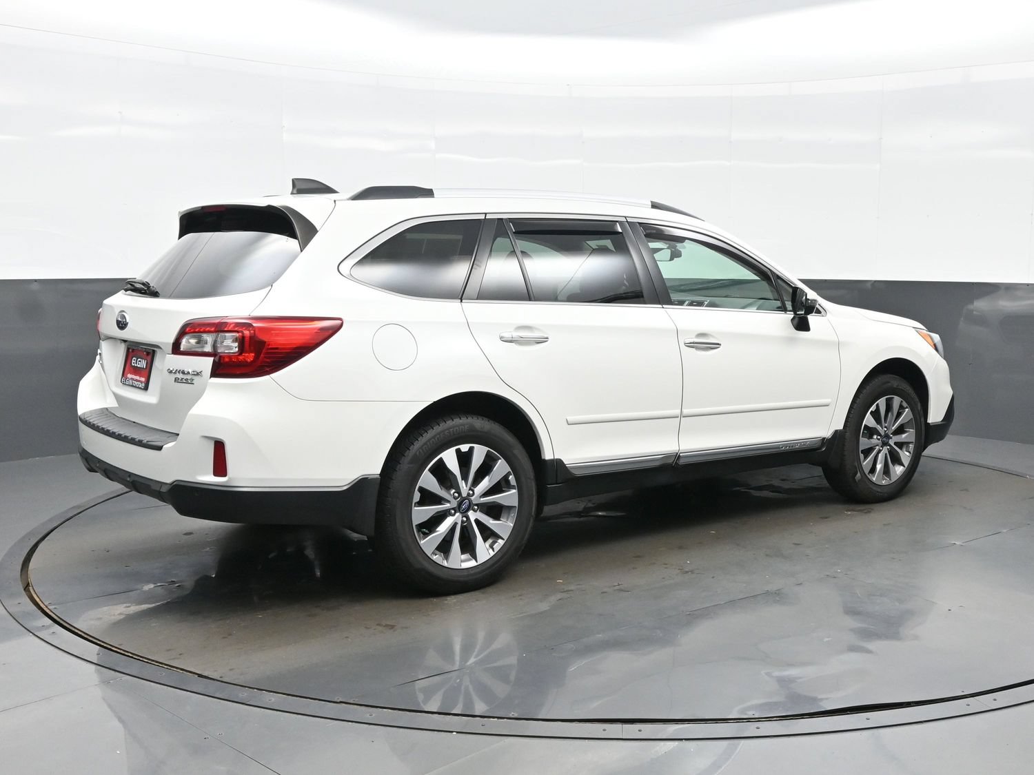 Used 2017 Subaru Outback 2.5i Touring w/ Popular Package #5A AWD/4WD image 6