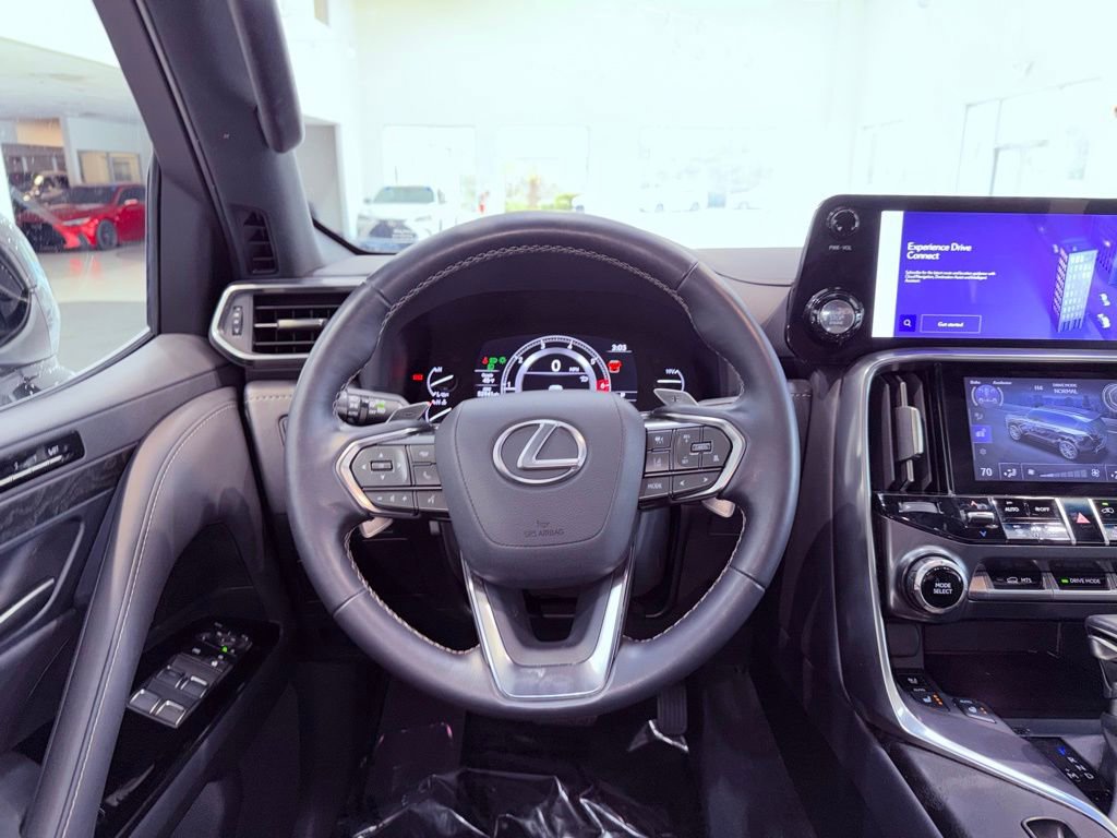 Used 2022 Lexus LX 600 4WD w/ Premium Package image 16