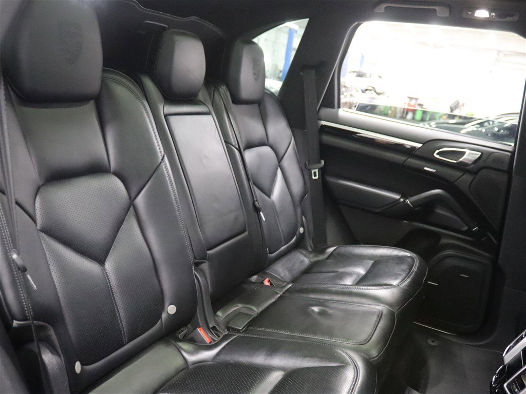 Used 2017 Porsche Cayenne Platinum Edition AWD/4WD image 15