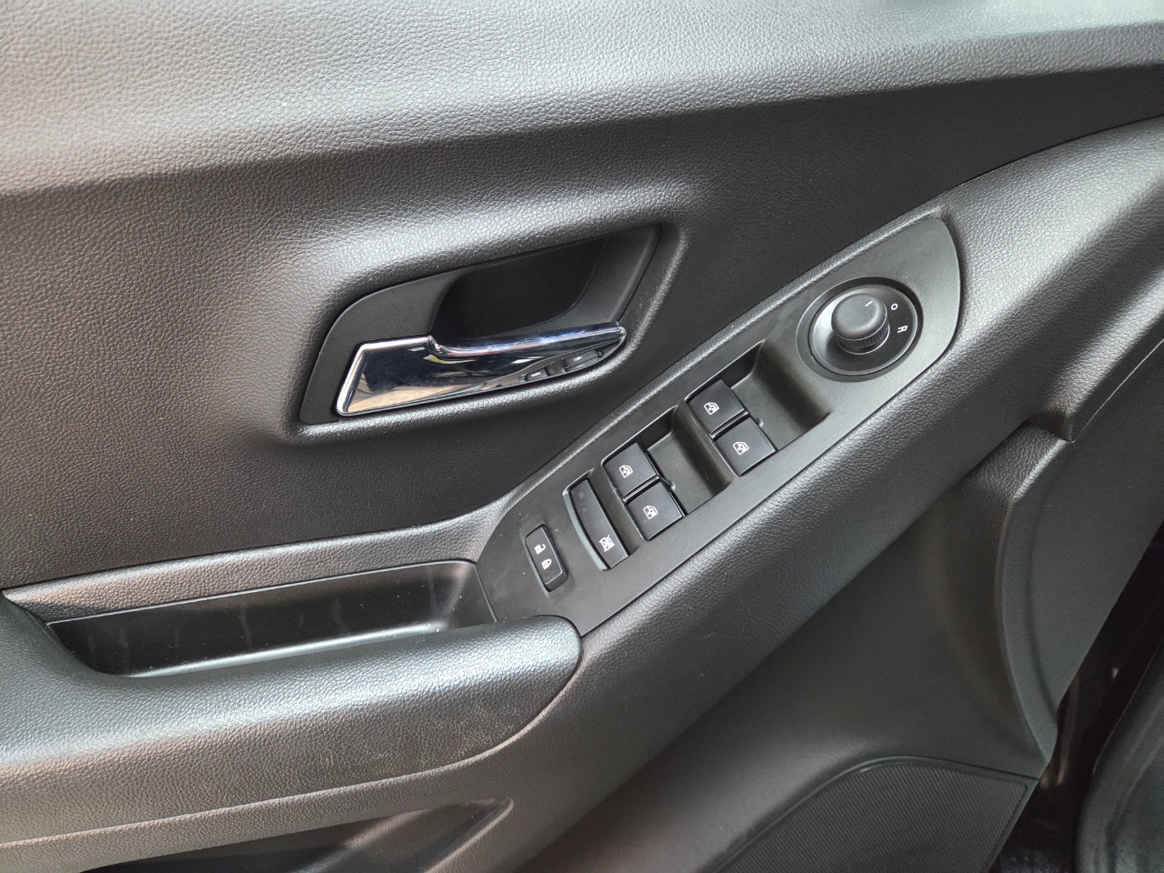 Used 2021 Chevrolet Trax LT w/ Premium Seat Package image 19