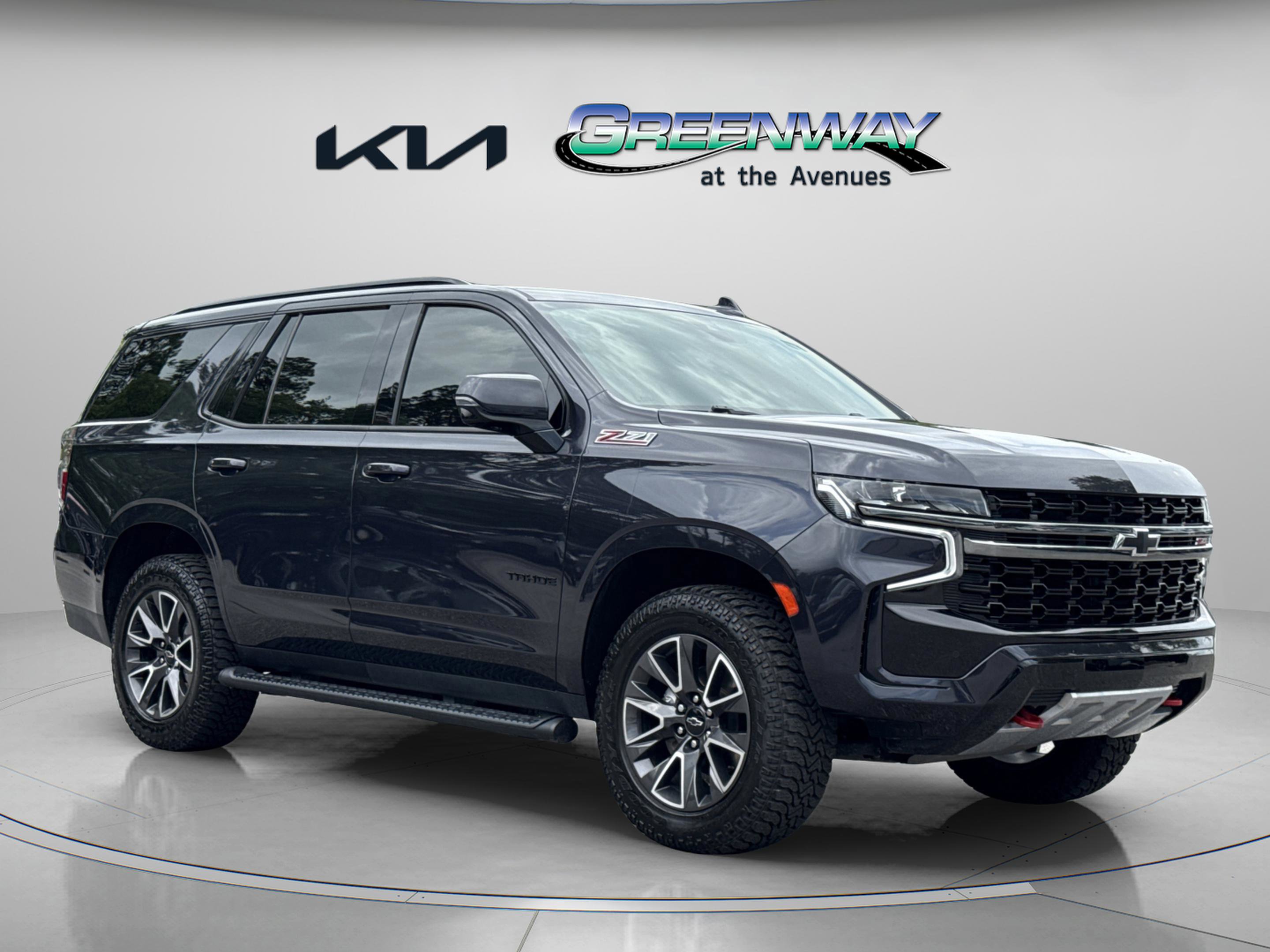 Used 2022 Chevrolet Tahoe Z71 w/ Luxury Package AWD/4WD image 2