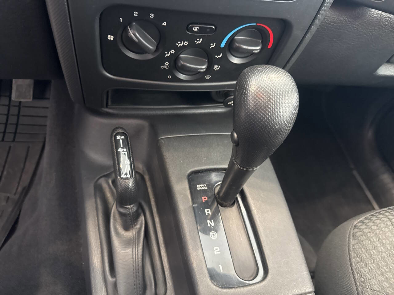 Used 2004 Jeep Liberty Sport w/ PWR Convenience Group AWD/4WD image 24