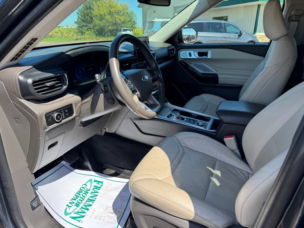 Used 2023 Ford Explorer Platinum w/ Technology Package AWD/4WD image 5
