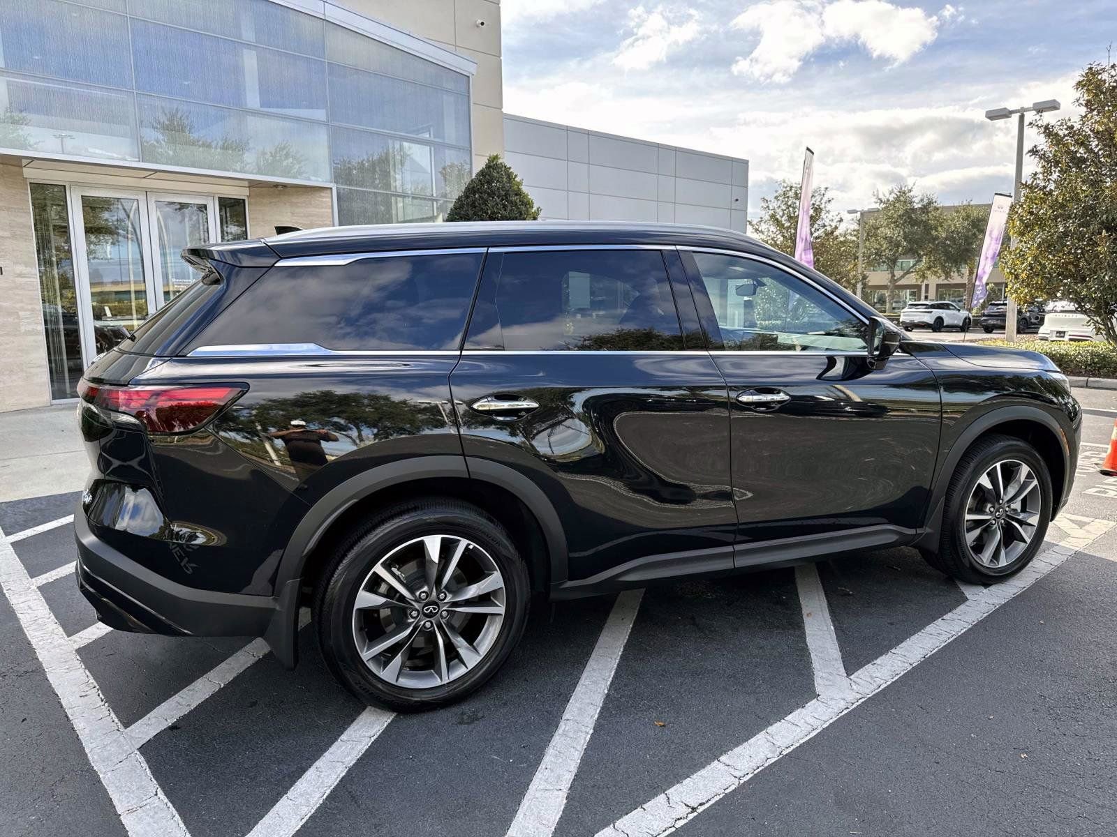 Used 2025 INFINITI QX60 Luxe image 2