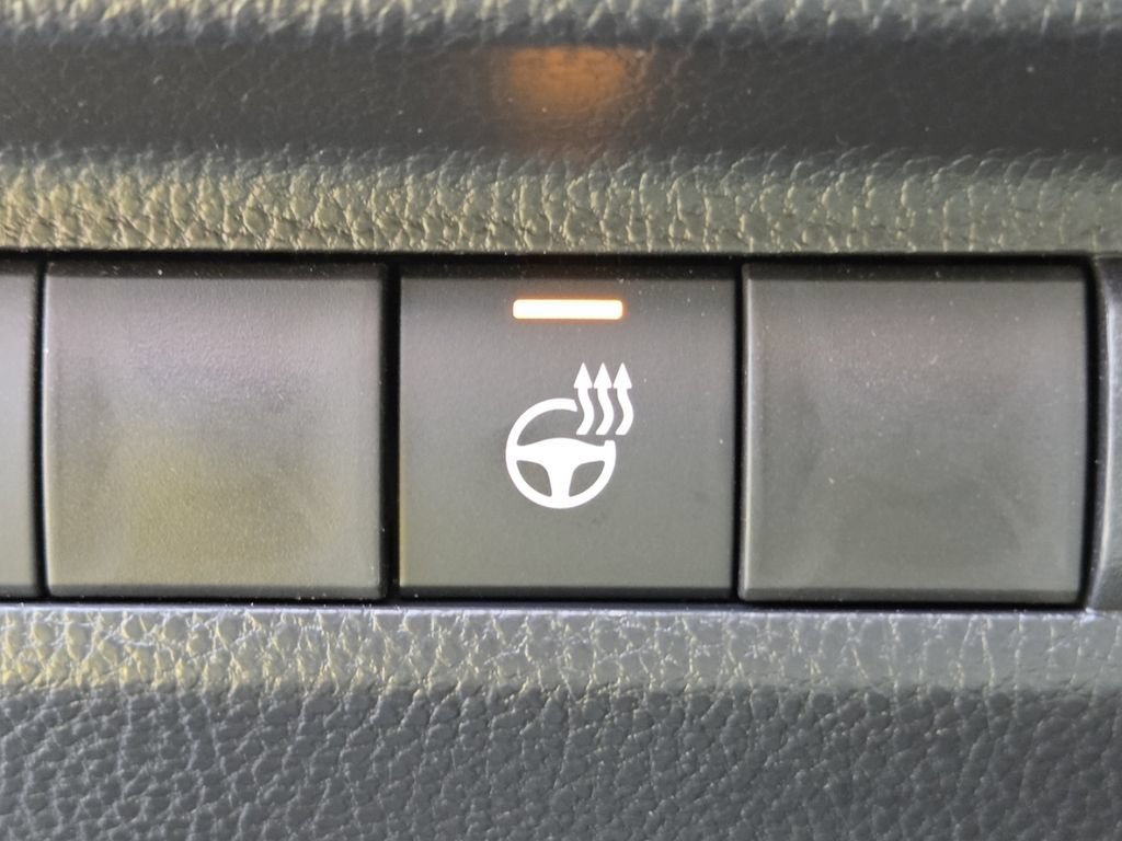 Used 2025 Toyota RAV4 XLE w/ Convenience Package AWD/4WD image 5
