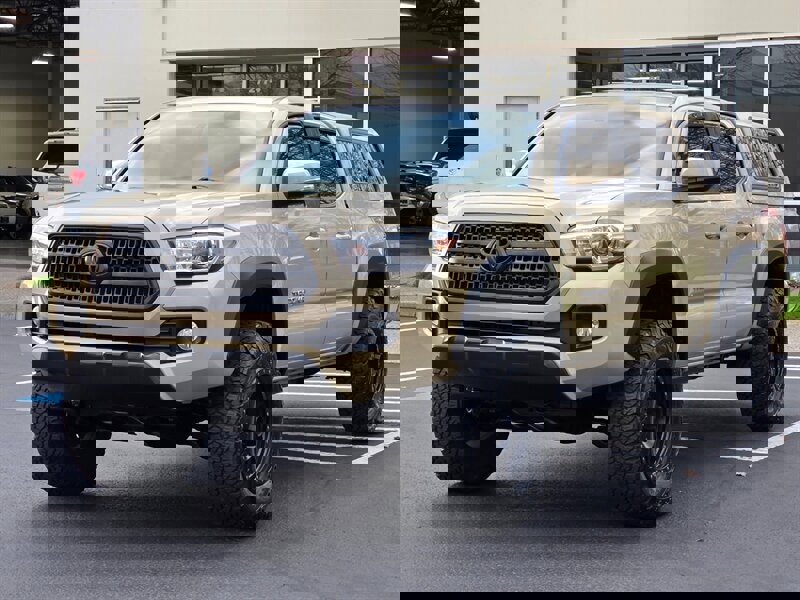 Used 2017 Toyota Tacoma TRD Off-Road image 1