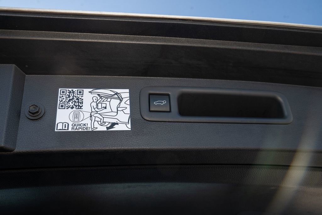 Used 2023 Toyota Highlander Limited image 6