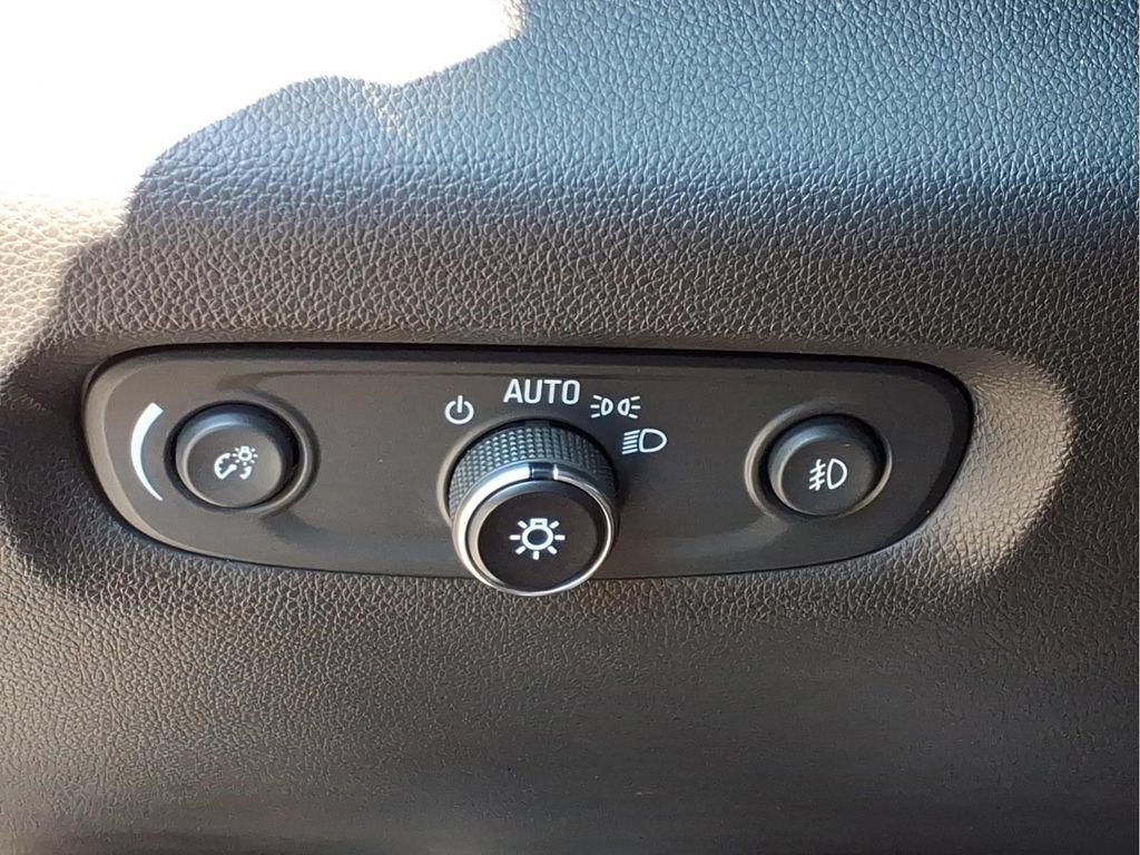 Used 2021 Chevrolet Traverse LT FWD image 14