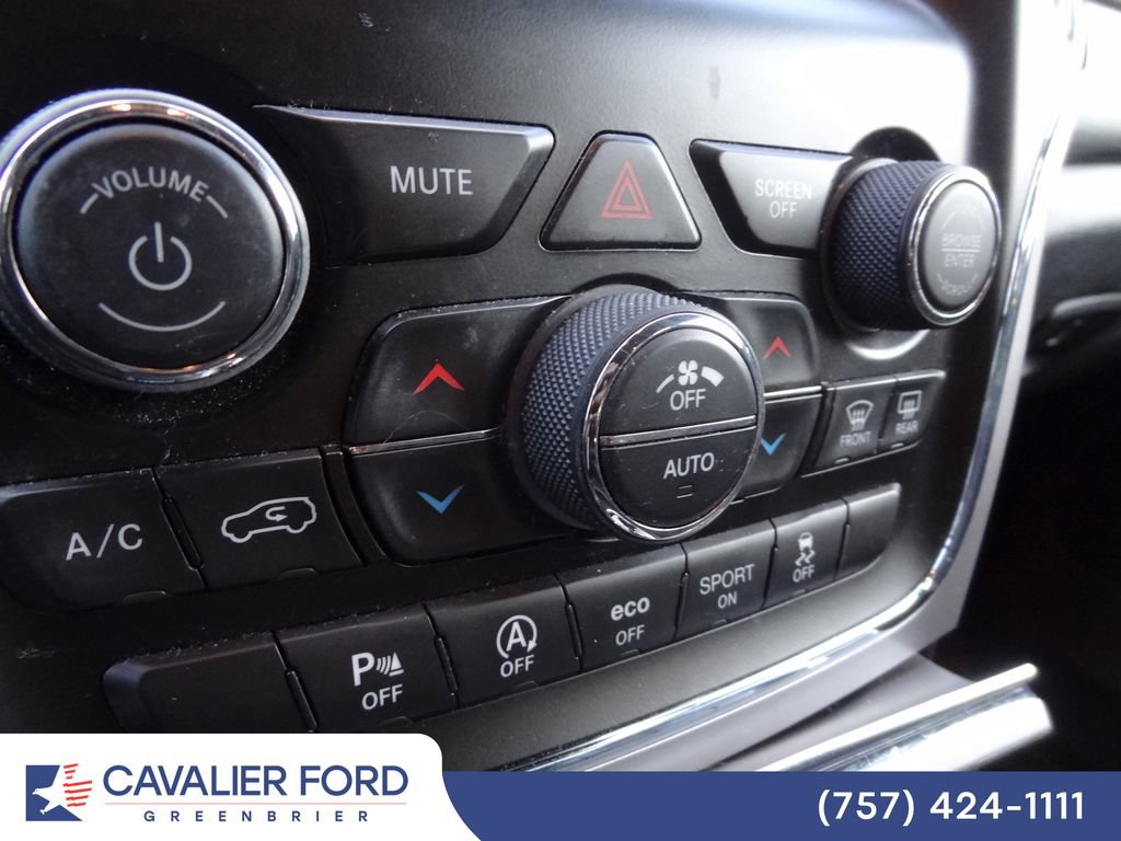 Used 2019 Jeep Grand Cherokee Laredo RWD image 9