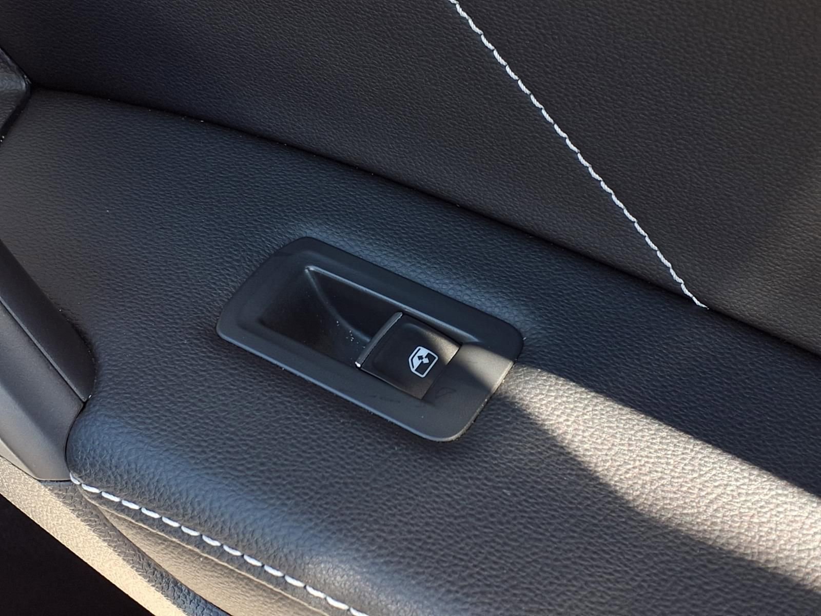 Certified 2023 Volkswagen Tiguan SE R-Line image 25