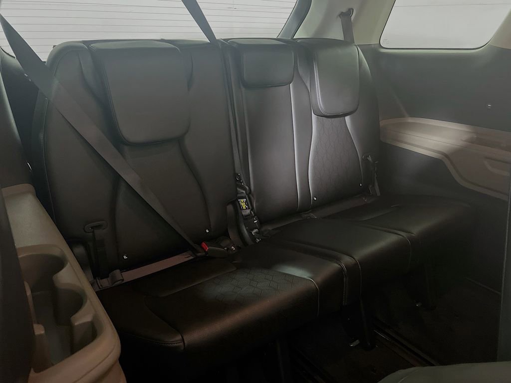Used 2025 Kia Carnival FWD image 24