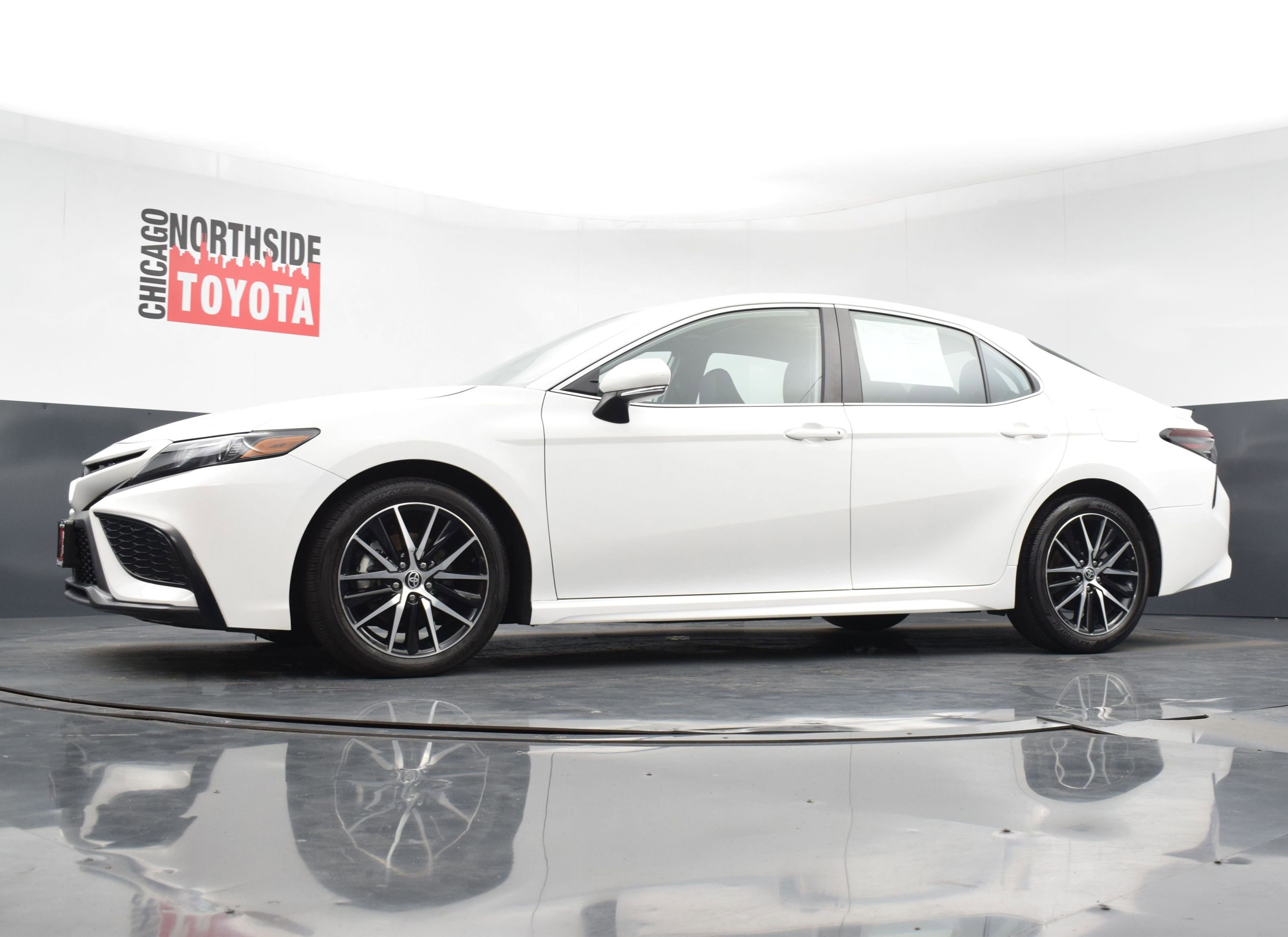 Used 2023 Toyota Camry SE w/ Audio Upgrade Package image 27