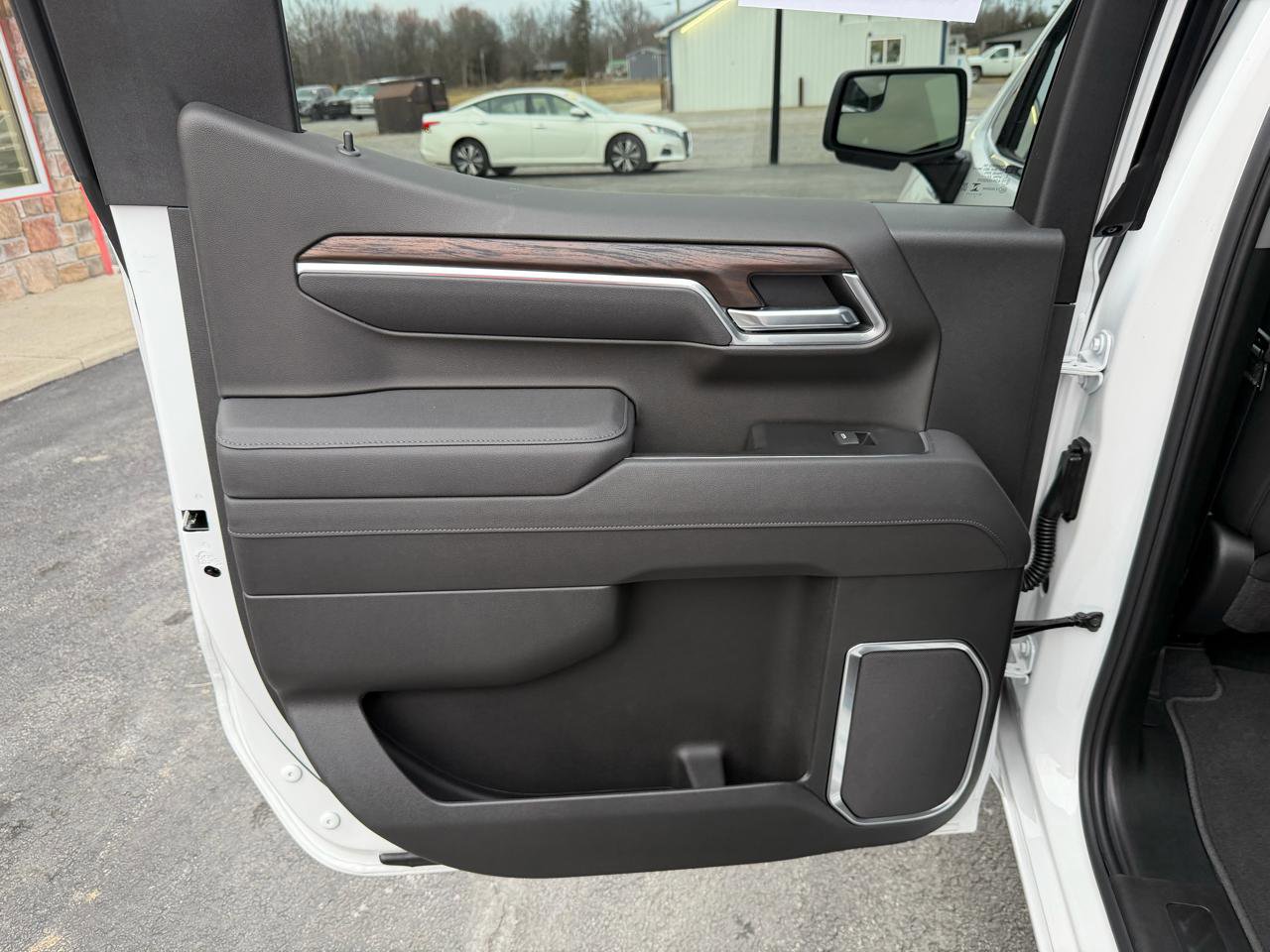 Used 2026 GMC Sierra 1500 SLT image 18