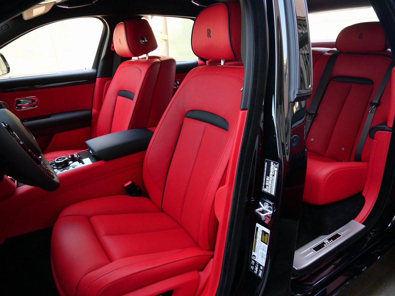 New 2025 Rolls-Royce Ghost Black Badge image 28
