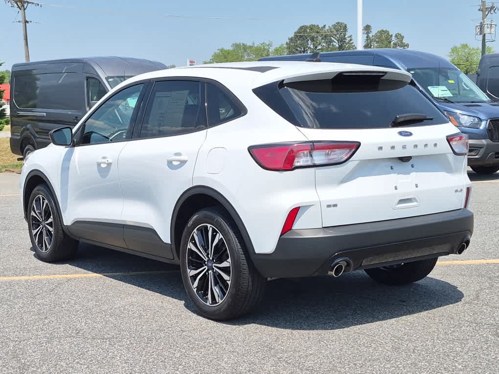 Used 2022 Ford Escape SE w/ SE Sport Appearance Package AWD/4WD image 4