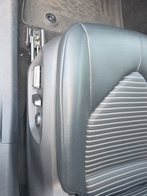 Used 2020 Toyota Camry SE w/ Sunroof Package FWD image 15