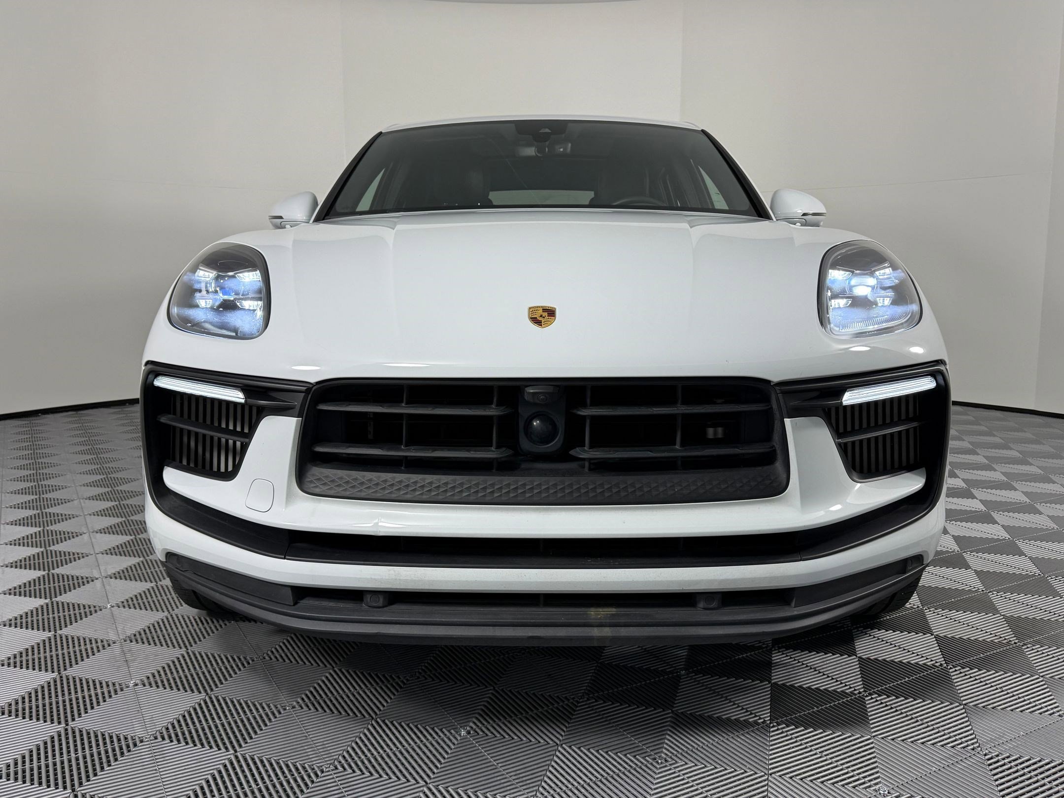 Certified 2023 Porsche Macan S image 6