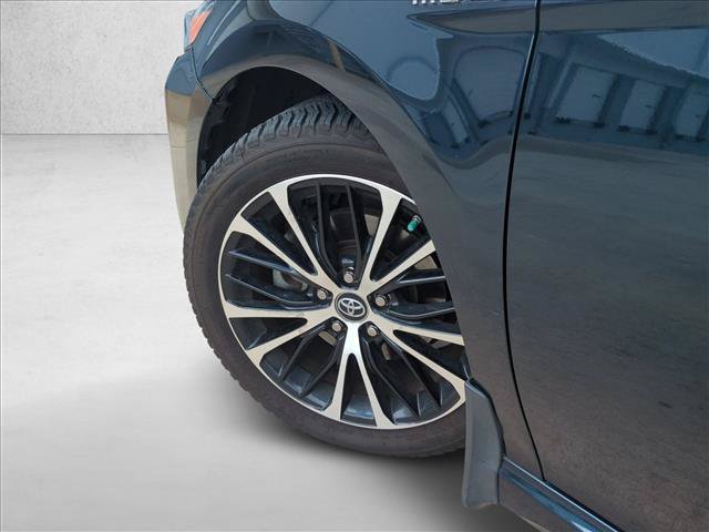 Used 2018 Toyota Camry SE FWD image 7