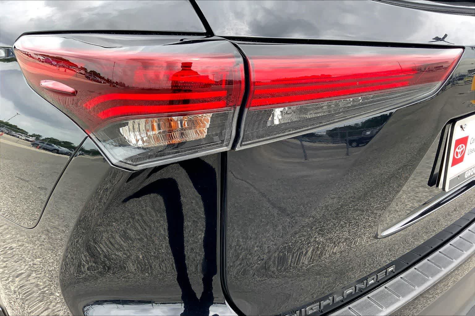 Certified 2024 Toyota Highlander XLE FWD image 28