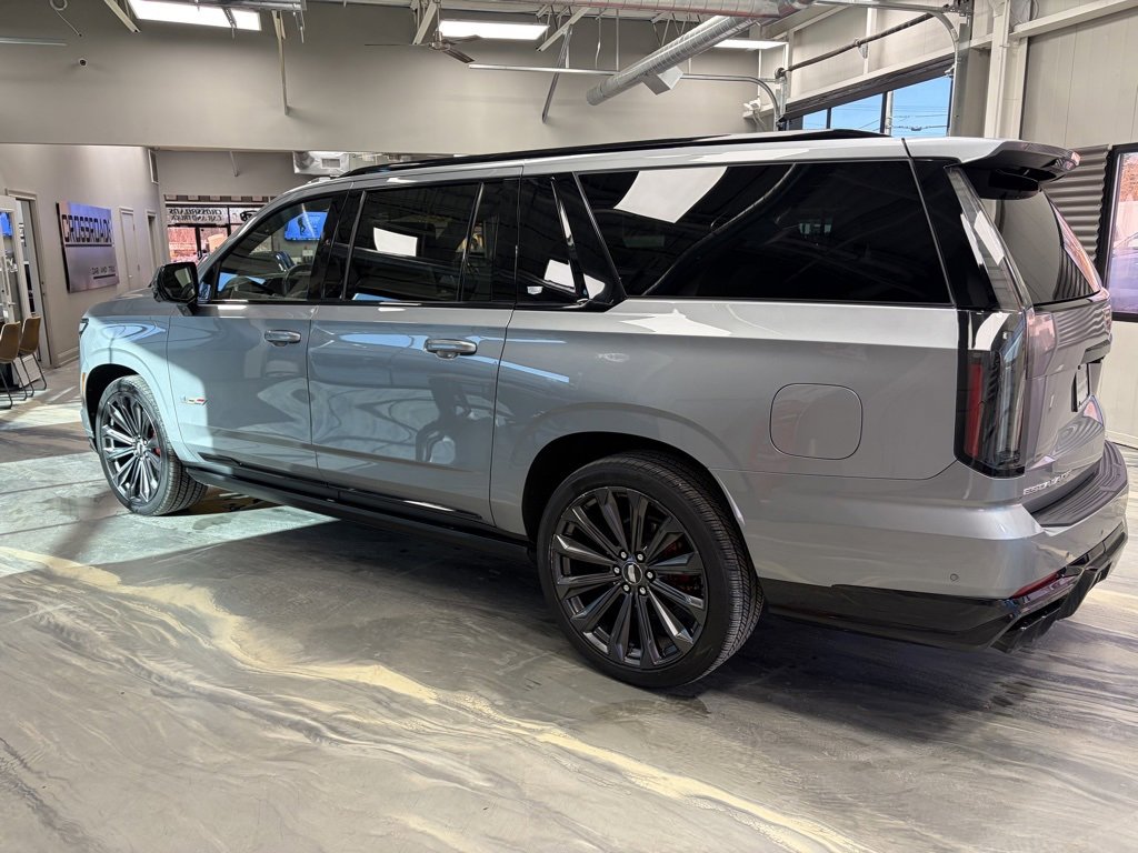 Used 2025 Cadillac Escalade ESV V image 49