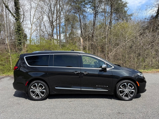 Used 2022 Chrysler Pacifica Pinnacle AWD/4WD image 5
