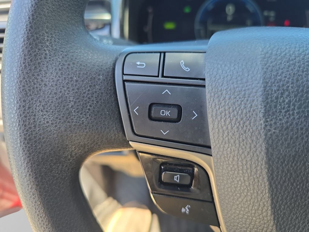 Used 2025 Toyota Camry SE FWD image 23