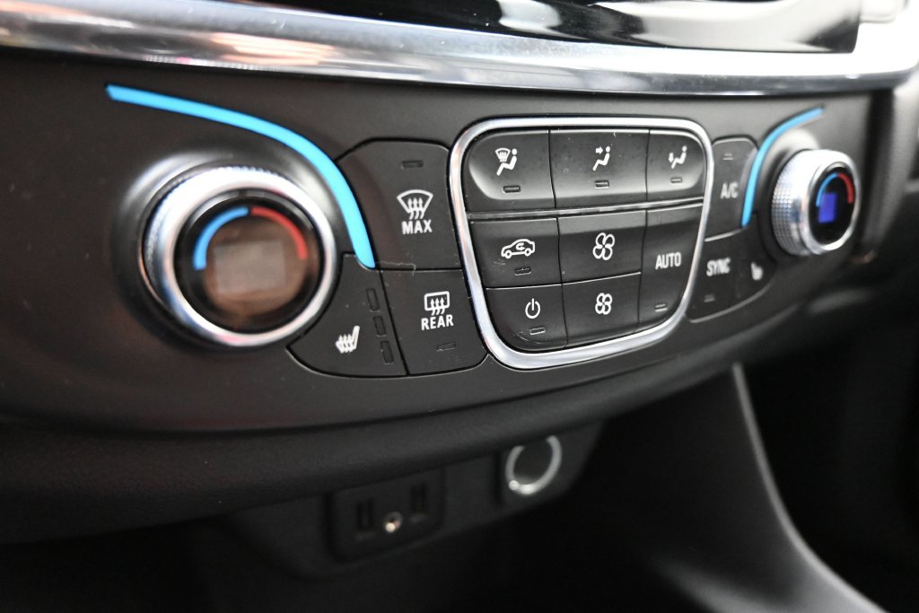 Used 2019 Chevrolet Traverse LT FWD image 21