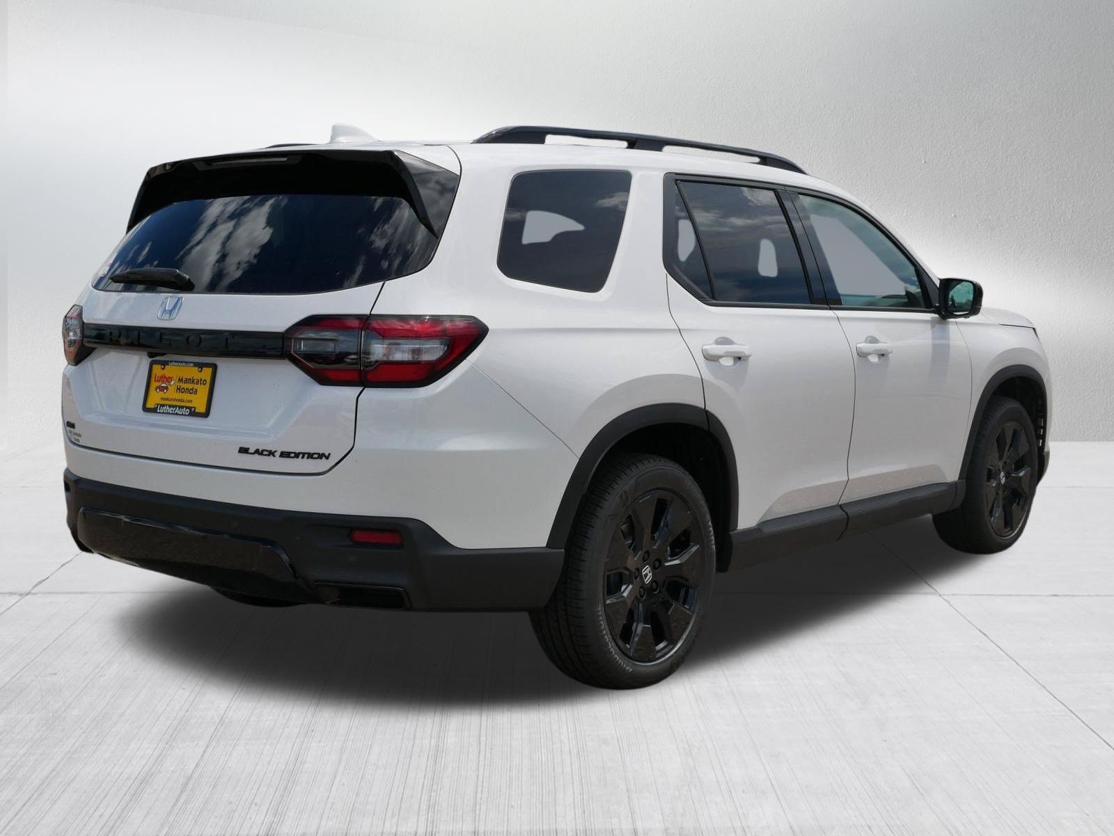 New 2026 Honda Pilot Black Edition image 4