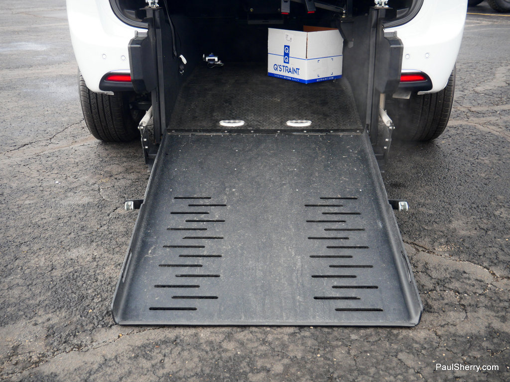 Used 2024 Chrysler Pacifica Touring image 14